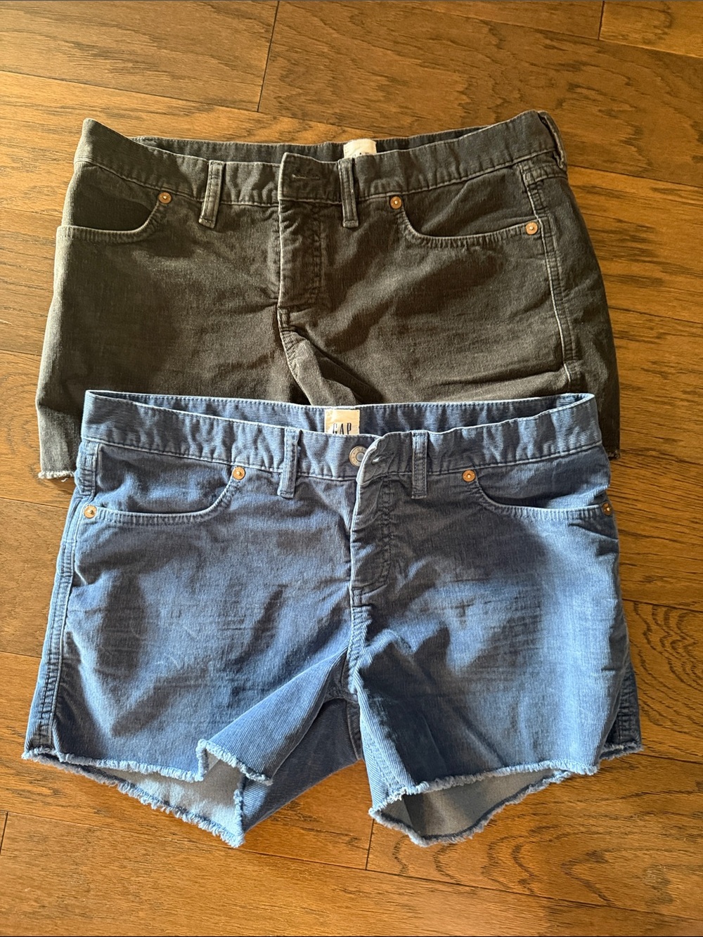 GAP Women's Denim Cutoff Shorts - Light Blue and Charcoal